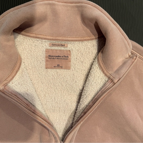 Abercrombie & Fitch Sunday Half-Zip Sweatshirt - Picture 4 of 9